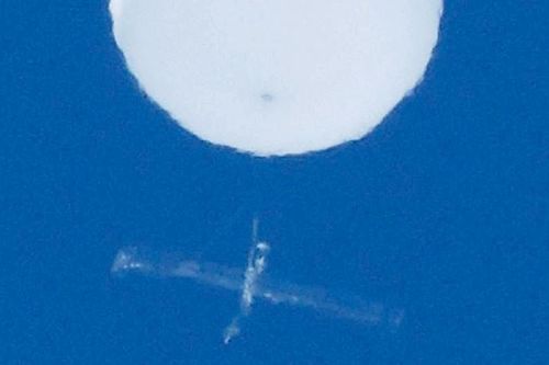 UFO xuất hiện trên bầu trời Nhật Bản