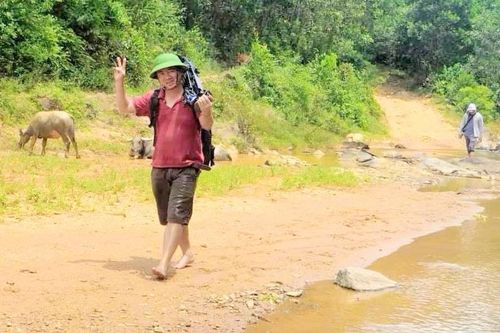 Nhà báo nặng lòng với bà con miền núi xứ Quảng