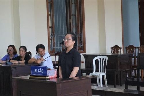 Trưởng chi nhánh tham ô tiền để... mua sắm