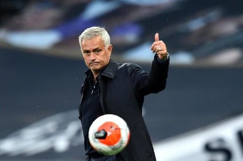 Được VAR 'cứu thua' trước M.U, HLV Mourinho vẫn không vui