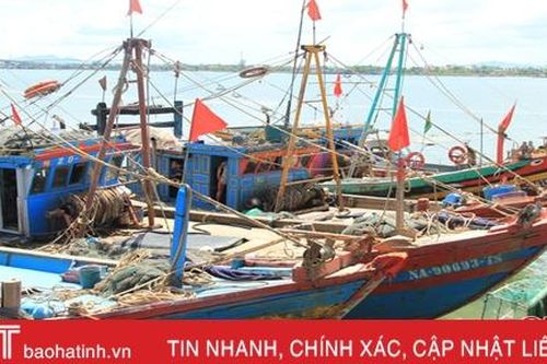 Biên phòng Hà Tĩnh liên tục truy kích tàu giã cào khai thác trái phép trên biển