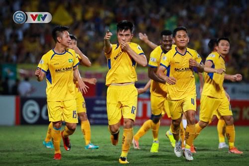 Vòng 5 V.League: Vòng đấu của bất ngờ và những điều đầu tiên