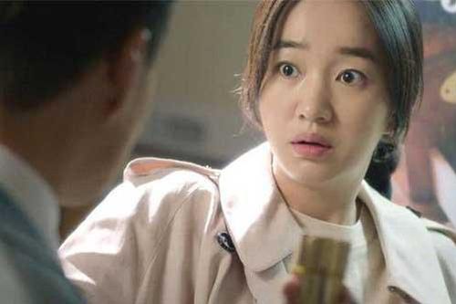 Phát hiện bí mật 'động trời' của chồng khi đến thăm bạn thân ốm
