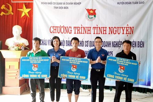 Nhiều hoạt động tình nguyện tại xã Rạng Đông