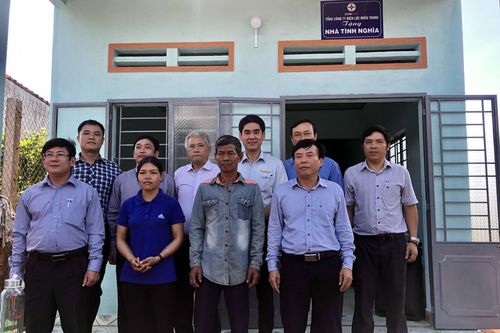 EVNCPC: Tặng 2 nhà tình nghĩa cho hộ chính sách nghèo