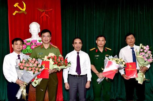 Công bố các quyết định của Ban Bí thư Trung ương Đảng về công tác cán bộ