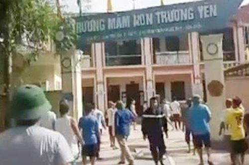 Dập tắt đám cháy tại trường mầm non Trường Yên ngày cuối tuần