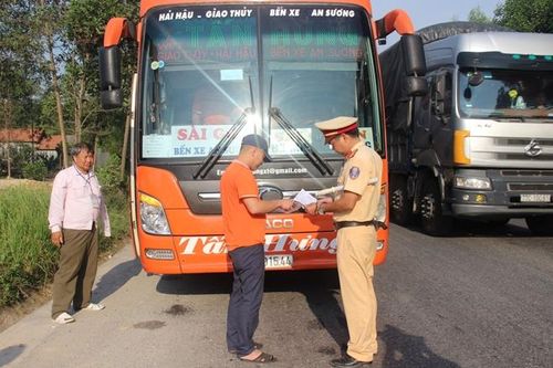 Xử phạt hơn 4.000 phương tiện vi phạm Luật Giao thông sau một tháng ra quân