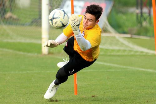 HLV Muangthong United tuyên bố không bán Đặng Văn Lâm