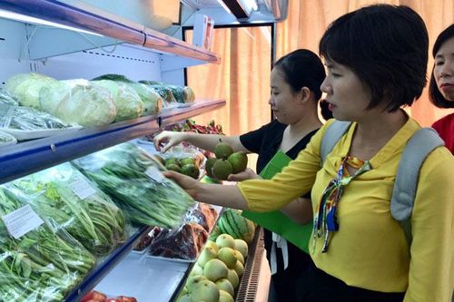 Khai trương Điểm hỗ trợ và giới thiệu sản phẩm do phụ nữ Việt sản xuất