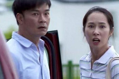 Sau đêm tân hôn, em dâu mang bộ chăn ga mà tôi mua tặng ném vào thùng rác, lý do đưa ra khiến cả nhà sốc còn tôi thì tái mặt vì xấu hổ