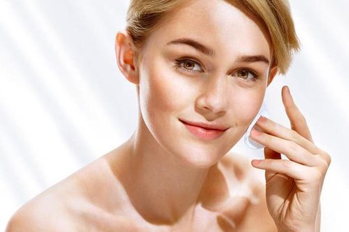 Người mà em yêu em còn chia tay được, mụn đã là gì! Dù là mụn mùa nóng cũng bye bye nha!