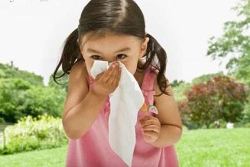 Mẹo đơn giản xử trí khi bé ngạt mũi, sổ mũi hoặc khó thở