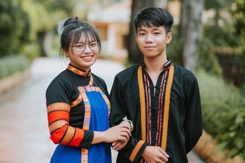 Lớp học chụp ảnh kỷ yếu tái hiện trang phục các dân tộc Việt Nam