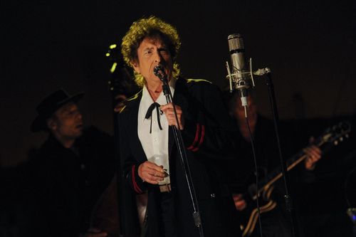 'Rough and Rowdy Ways' của Bob Dylan: Cách chủ nhân Nobel Văn học viết lại lịch sử