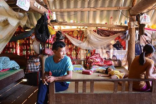 Cuộc sống khó khăn của tộc người Ơ Đu
