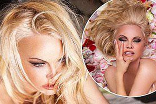 'Quả bom gợi cảm' Pamela Anderson chụp ảnh nude ở tuổi 52