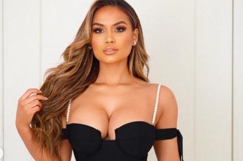 Vẻ gợi cảm đàn bà của nàng mẫu Daphne Joy với body nóng bỏng 'nghẹt thở'