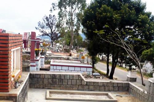 Truy bắt kẻ hiếp dâm bé gái 9 tuổi ở nghĩa trang