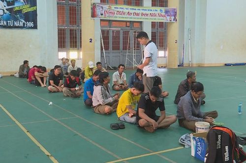 Đắk Lắk: Bắt 23 con bạc đang say sưa sát phạt đá gà trong rẫy vắng