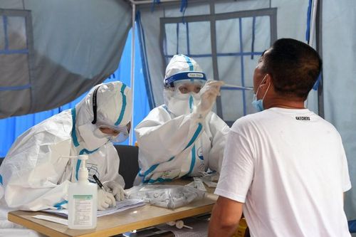'Trả ơn' Bắc Kinh, Vũ Hán điều y bác sĩ đến thủ đô giúp chống dịch COVID-19