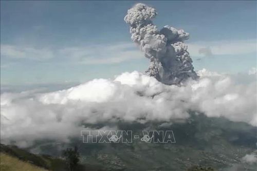 Núi lửa Merapi tại Indonesia phun trào, cảnh báo hàng không mức cao nhất