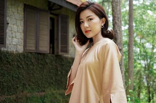 'Trà tiểu tam' Lương Thanh đổi phong cách đằm thắm ở tuổi 24