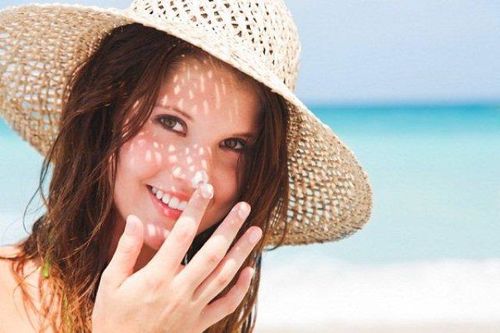 Bác sĩ chỉ rõ sai lầm khi bôi kem chống nắng rất nhiều người mắc phải