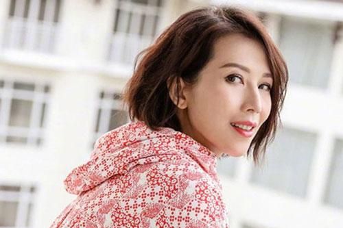 Thái Thiếu Phân thú nhận từng hôn ảnh Lưu Đức Hoa trước khi ngủ