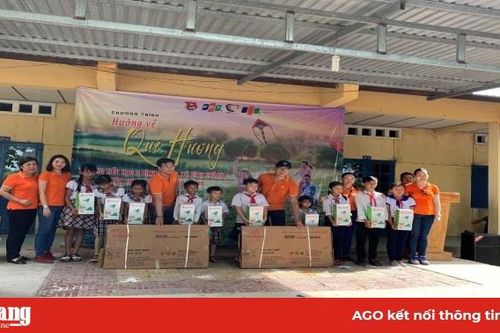 Khánh thành công trình làm bê- tông sân Trường Tiểu học 'B' Bình Thành