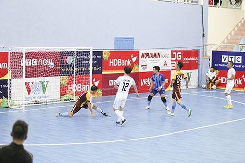 Sahaco vươn lên dẫn đầu, VietFootball chìm sâu