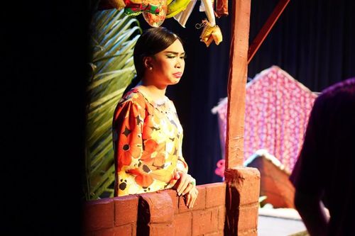 Vào vai mẹ nuôi của Nam Thư, Minh Dự 'cân' từ bi sang hài trong vở kịch 'Ngược Gió'