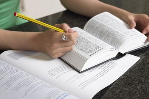 Mách bạn 'kỹ thuật' đơn giản để bài viết tiếng Anh 'xịn xò' hơn: Danh từ hóa
