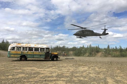 Alaska dùng trực thăng di dời xe buýt nổi tiếng trong 'Into the Wild'