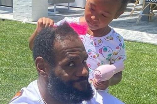 LeBron James gây chú ý khi để con gái tạo kiểu tóc