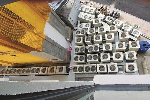 Cư dân B6 Giảng Võ: Khổ vì hơi nóng, tiếng ồn điều hòa