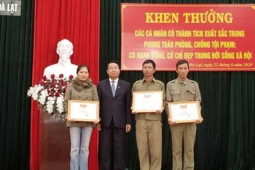 Hành động đẹp của người dân thành phố ngàn hoa