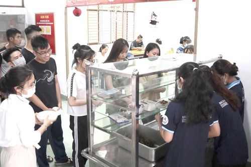 Suất cơm tình bạn 2.000 đồng