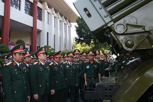 Khai mạc Triển lãm thành tựu quân sự, quốc phòng