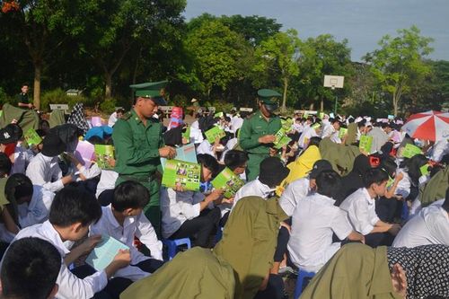 Tuyên truyền, phổ biến pháp luật cho gần 1.000 học sinh Hải Phòng