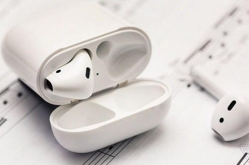 Mỹ: Tịch thu lô hàng AirPods giả gửi từ Trung Quốc
