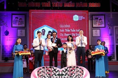 Tuyên dương 'Gia đình trẻ tiêu biểu' năm 2020