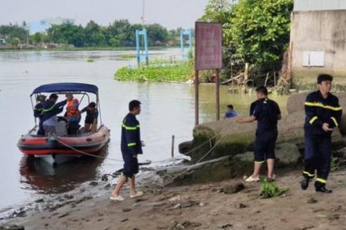 Một người nhảy cầu tự tử nghi do bị 'giang hồ' đòi nợ