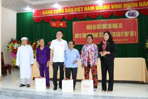 Bộ trưởng Bộ Tư pháp Lê Thành Long tiếp xúc cử tri Kiên Giang