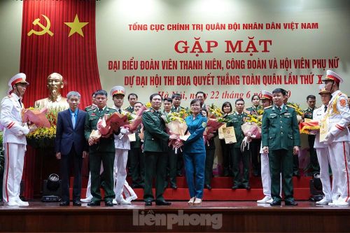 Gặp mặt 92 điển hình dự Đại hội Thi đua Quyết thắng toàn quân