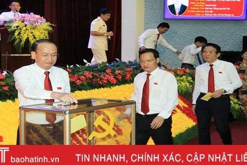 Ông Phan Tấn Linh tái cử Bí thư Huyện ủy Nghi Xuân nhiệm kỳ 2020 - 2025