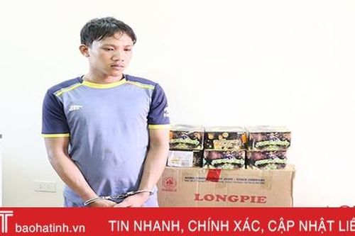 Bỏ ôtô cùng 180kg pháo chạy trốn công an ở Hà Tĩnh