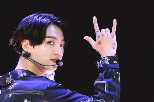 Fan 'phát cuồng' trước visual của BTS trong concert online