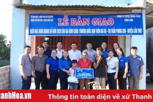 Trao nhà 'Khăn quàng đỏ' cho học sinh có hoàn cảnh đặc biệt khó khăn