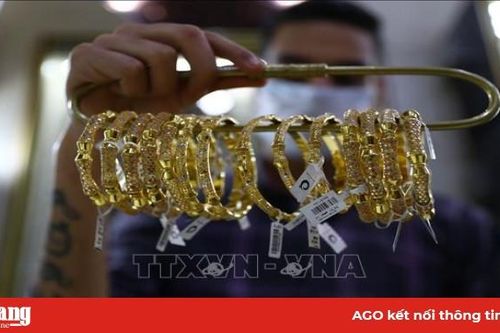 Giá vàng châu Á tăng lên mức cao nhất trong một tháng